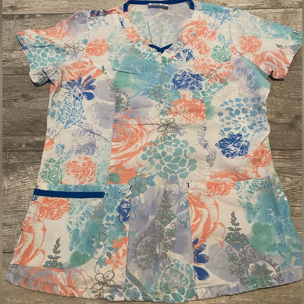 Uniform Advantage Scrub Top